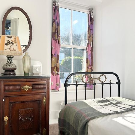 Janies Cottage~ Mousehole~Eclectic Interiors & Vintage Charm المظهر الخارجي الصورة