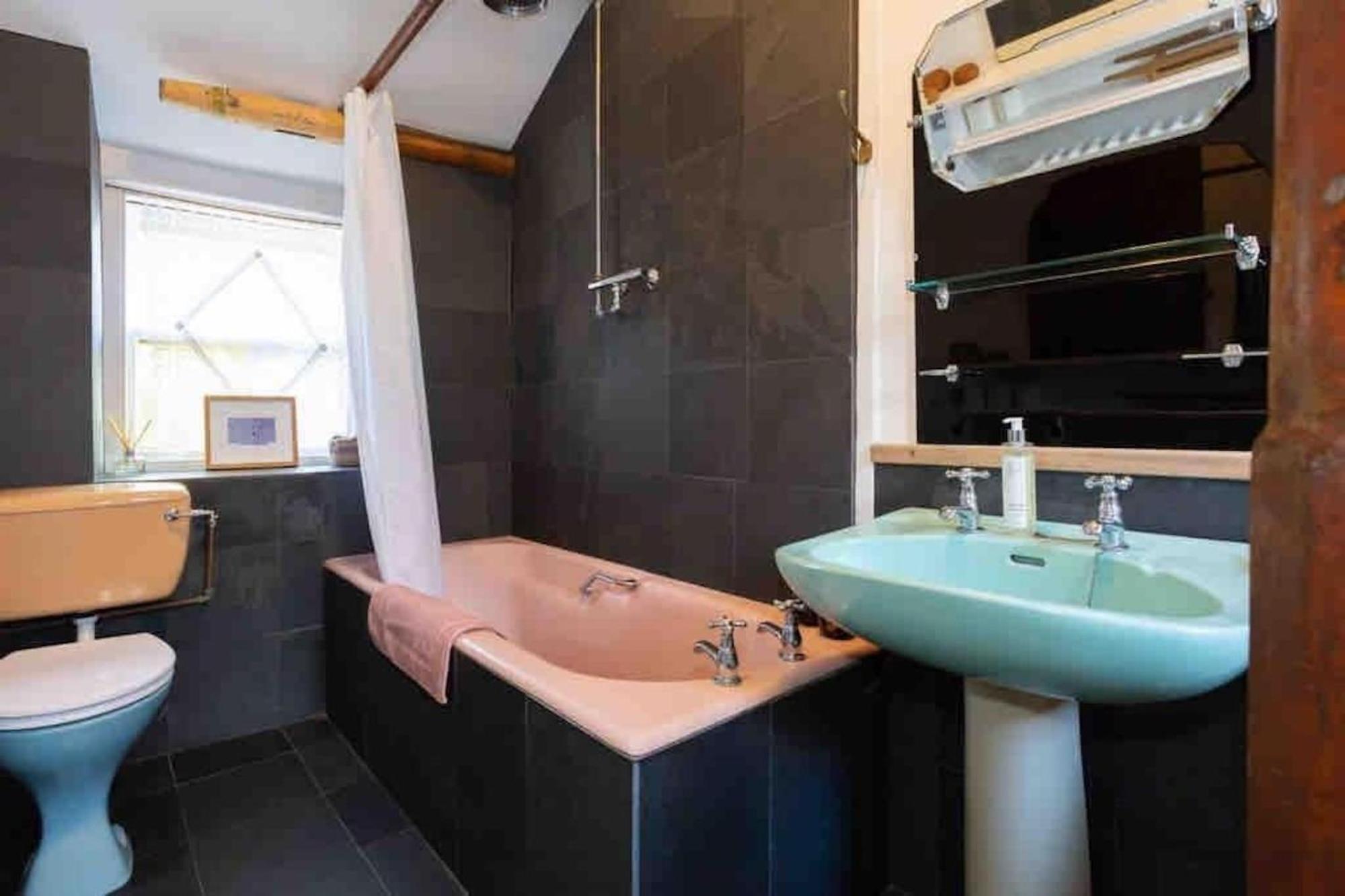 Janies Cottage~ Mousehole~Eclectic Interiors & Vintage Charm المظهر الخارجي الصورة